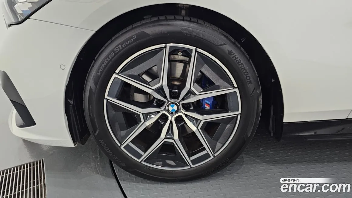 BMW 5-Series 2024 из KR, фото 5