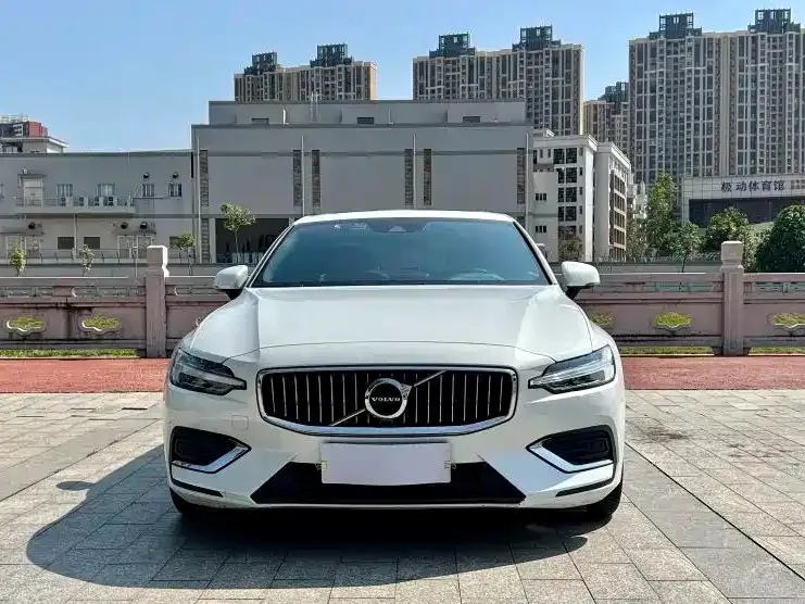 Volvo S60 2021 из CN, фото 2