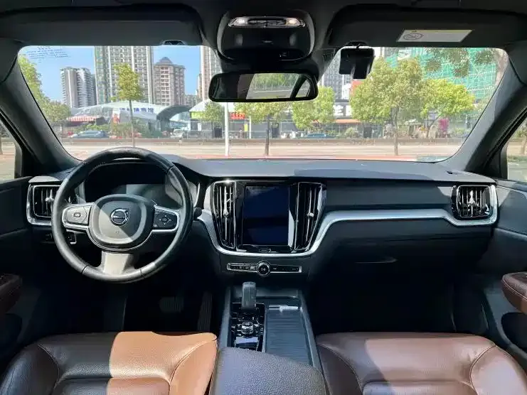 Volvo S60 2021 из CN, фото 4