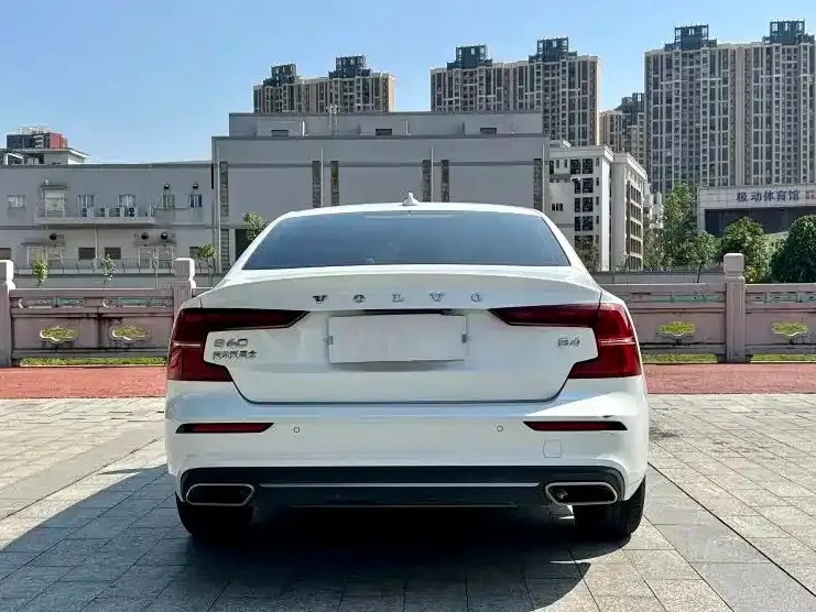 Volvo S60 2021 из CN, фото 8