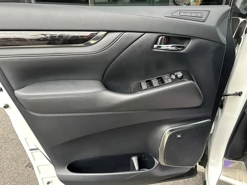 Toyota Vellfire 2023 из CN, фото 7