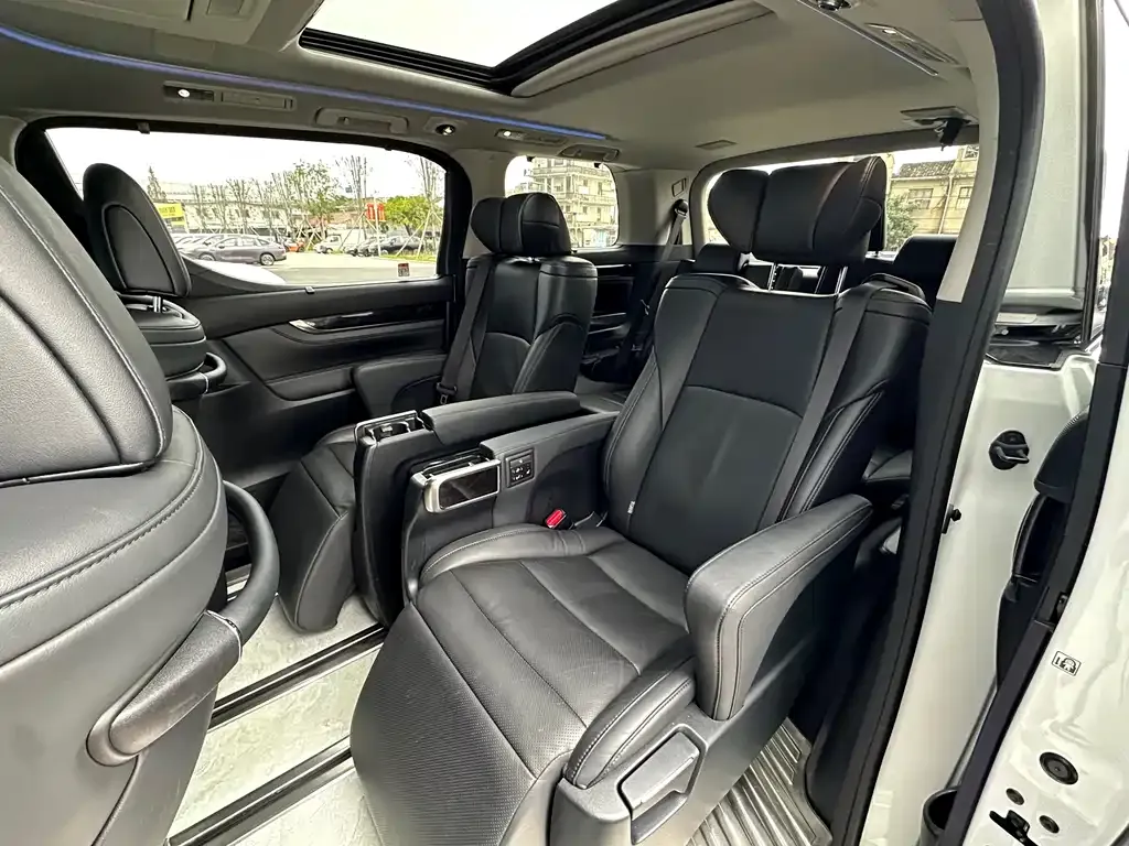 Toyota Vellfire 2023 из CN, фото 8
