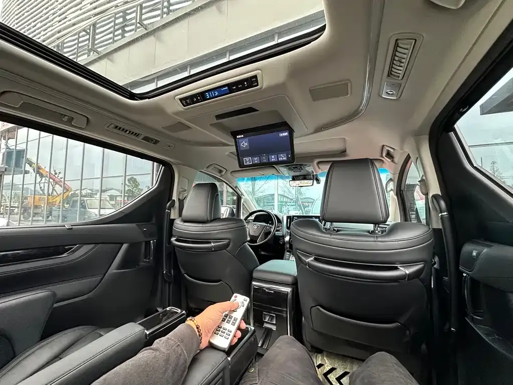Toyota Vellfire 2023 из CN, фото 9