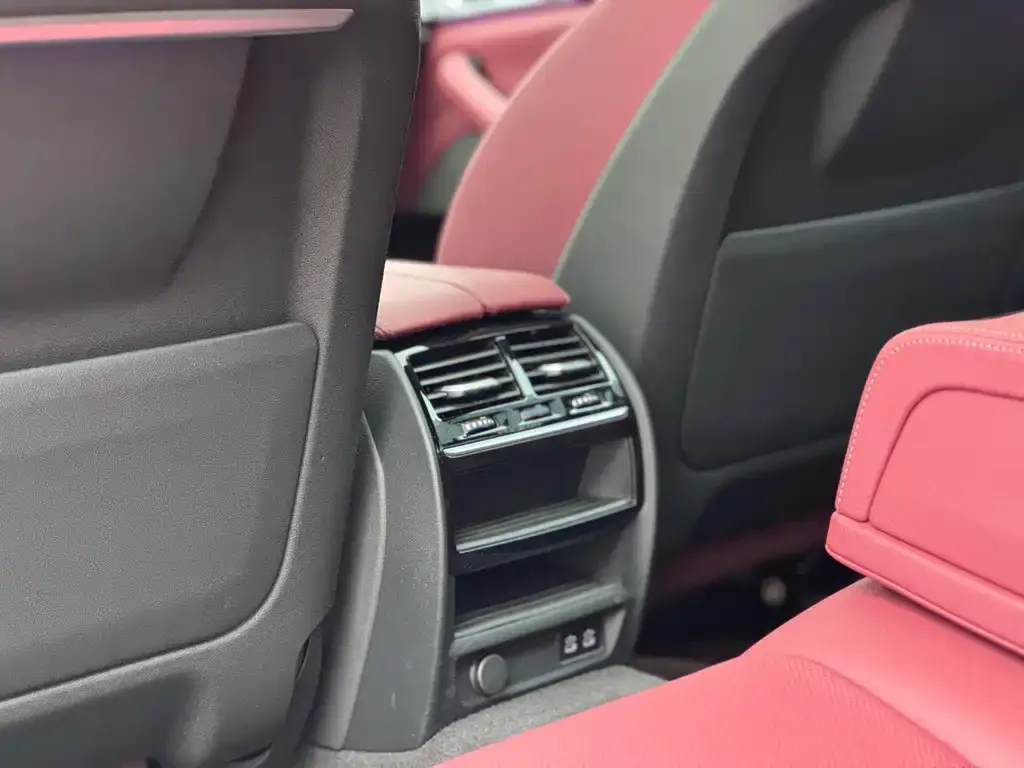 BMW 5 Series 2023 из CN, фото 10