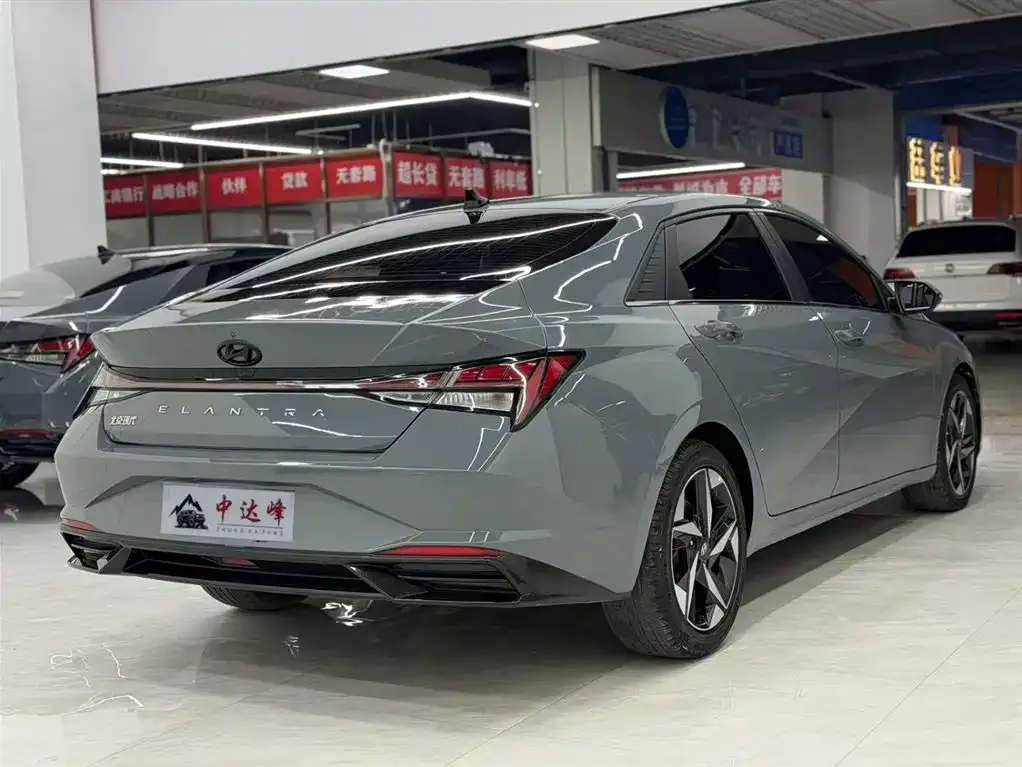 Hyundai Elantra — фото 7