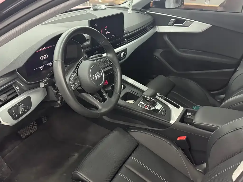 Audi A4L 2024 из CN, фото 4