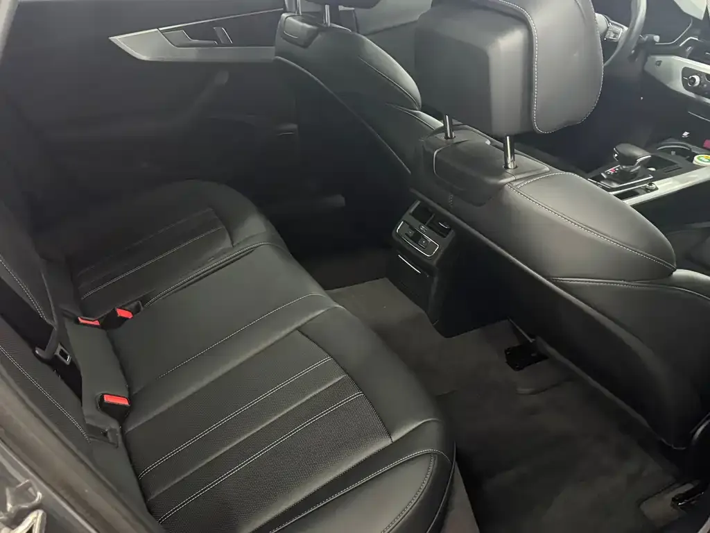 Audi A4L 2024 из CN, фото 7