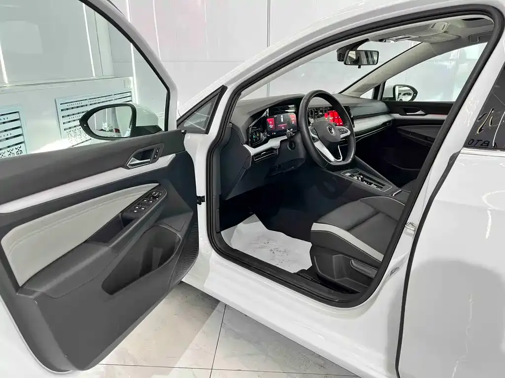 Volkswagen Golf 2022 из CN, фото 7