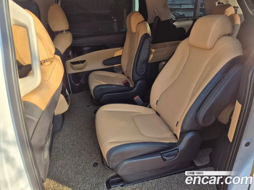 Kia Carnival — фото 10