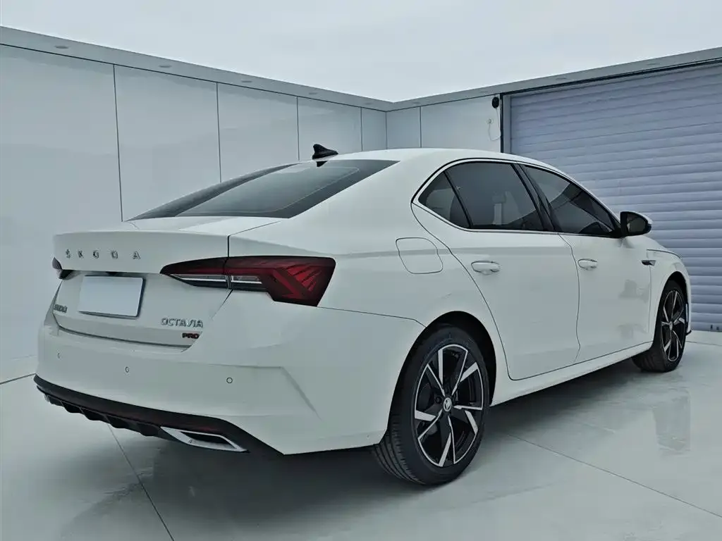 Skoda Octavia — фото 4