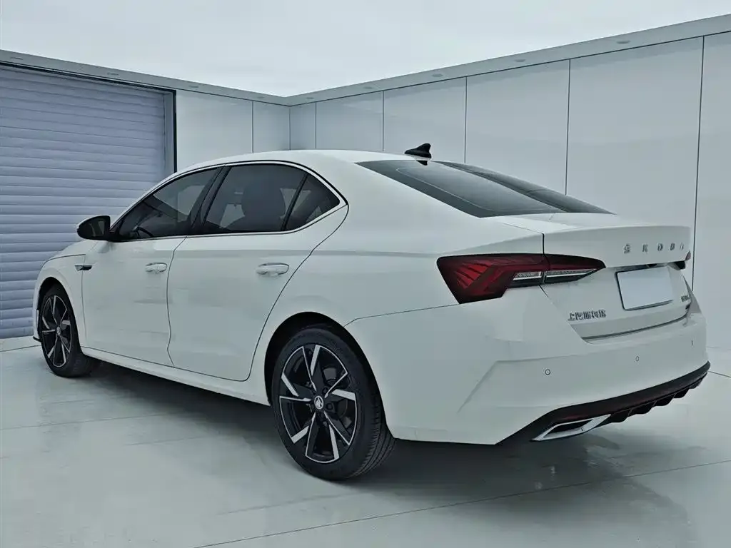 Skoda Octavia — фото 6