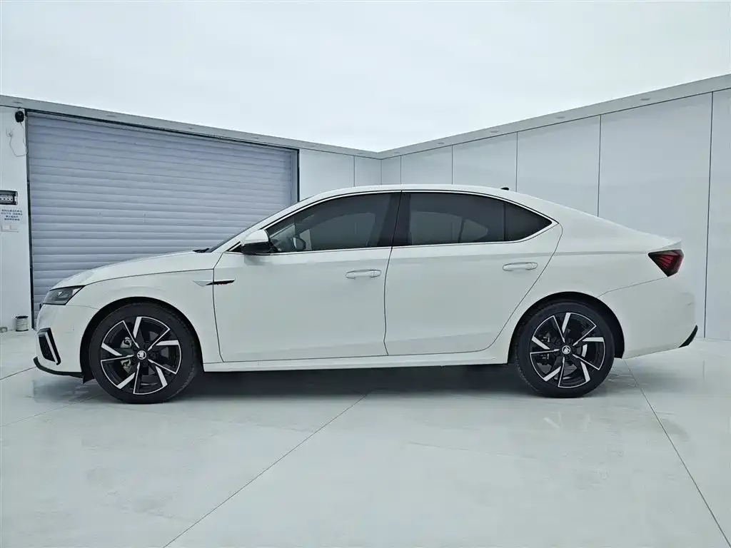 Skoda Octavia — фото 8