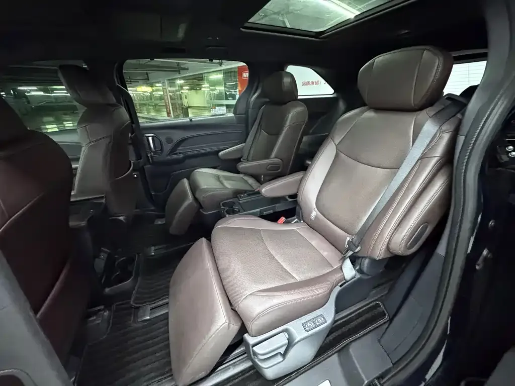 Toyota Granvia 2023 из CN, фото 10