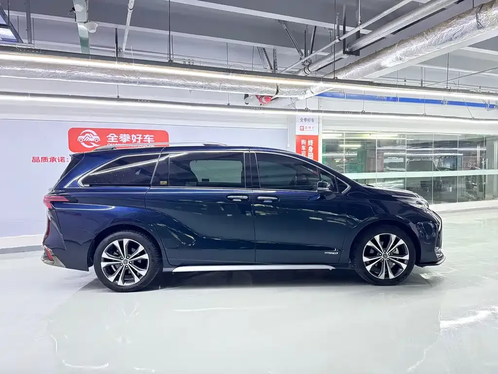 Toyota Granvia 2023 из CN, фото 4