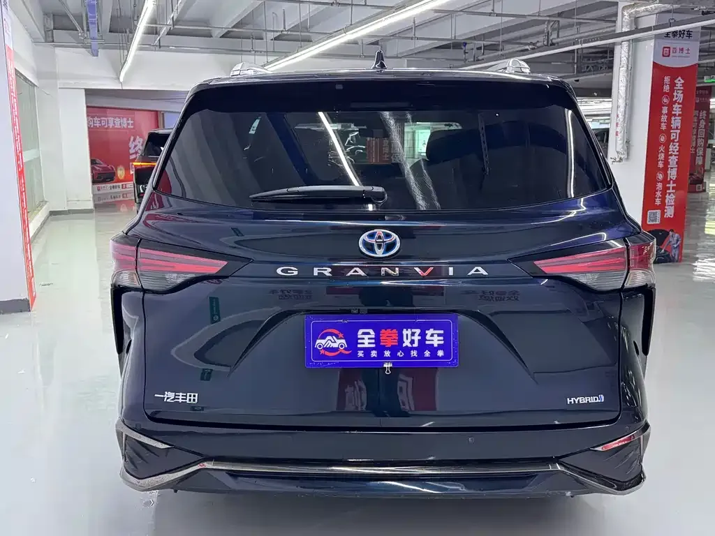 Toyota Granvia 2023 из CN, фото 6