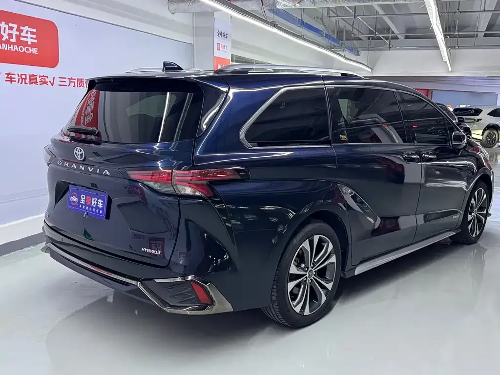 Toyota Granvia 2023 из CN, фото 7