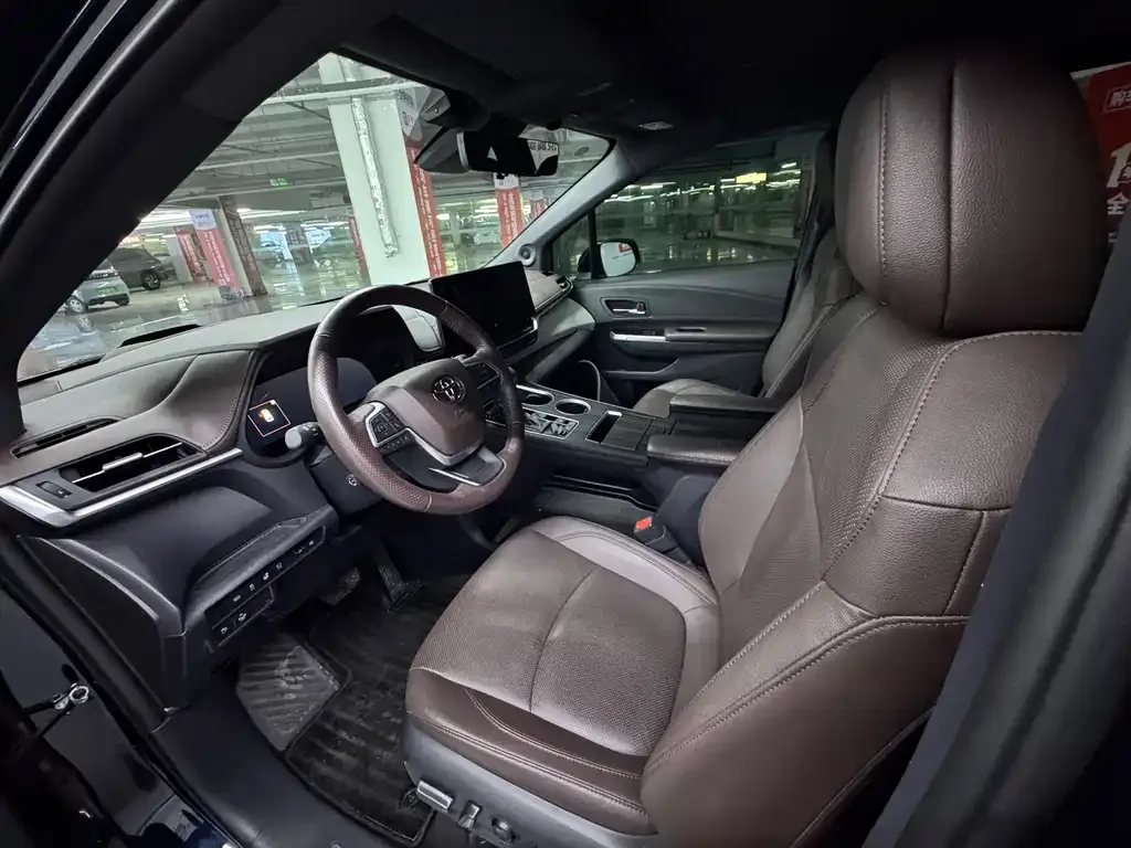 Toyota Granvia 2023 из CN, фото 8