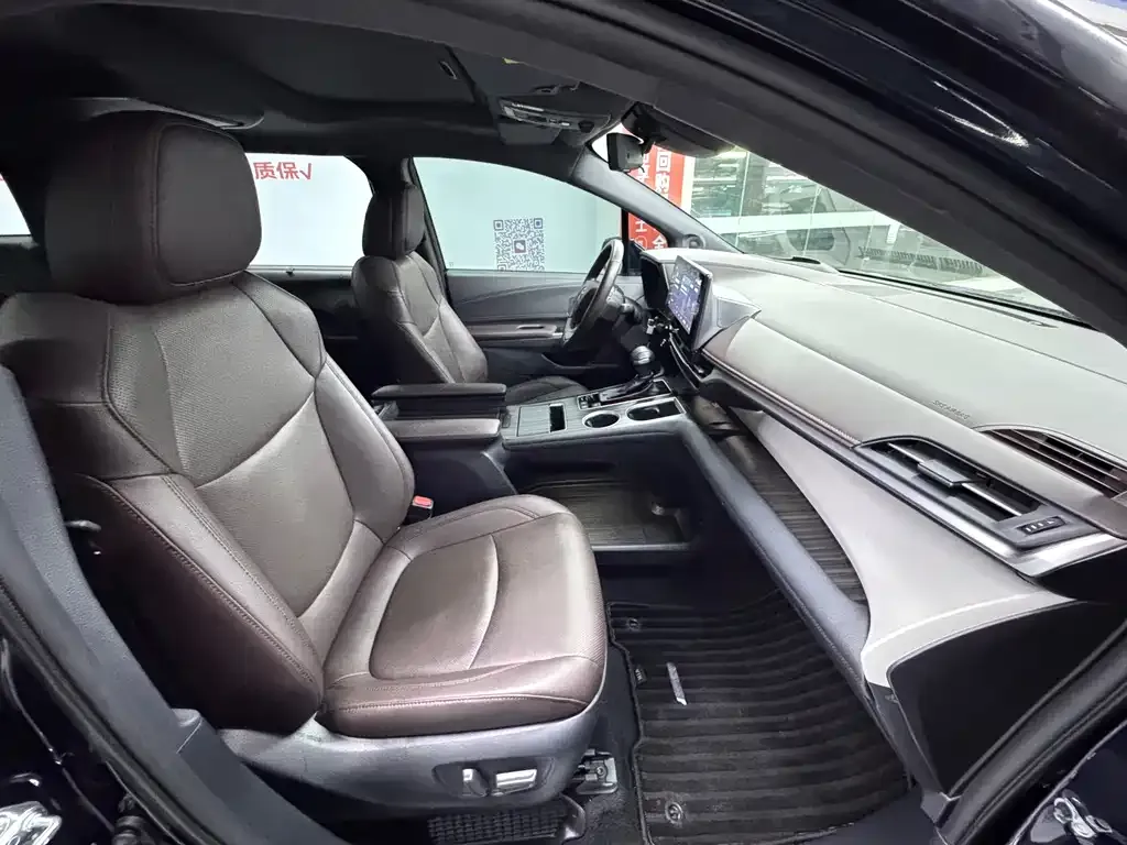Toyota Granvia 2023 из CN, фото 9