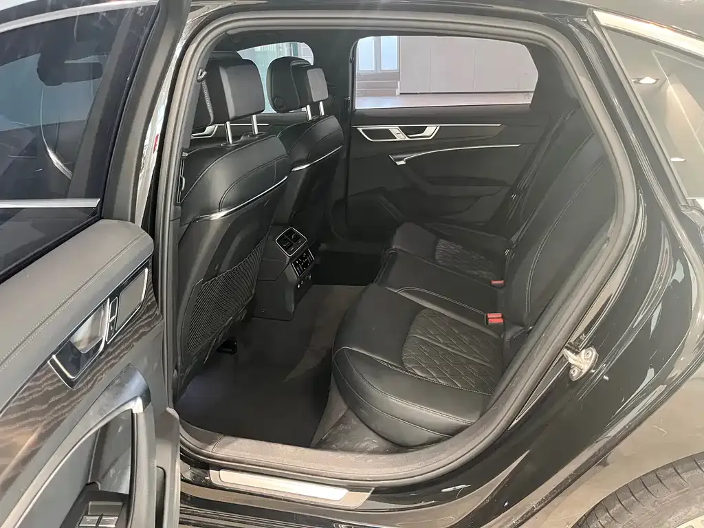 Audi A6L 2025 из CN, фото 7