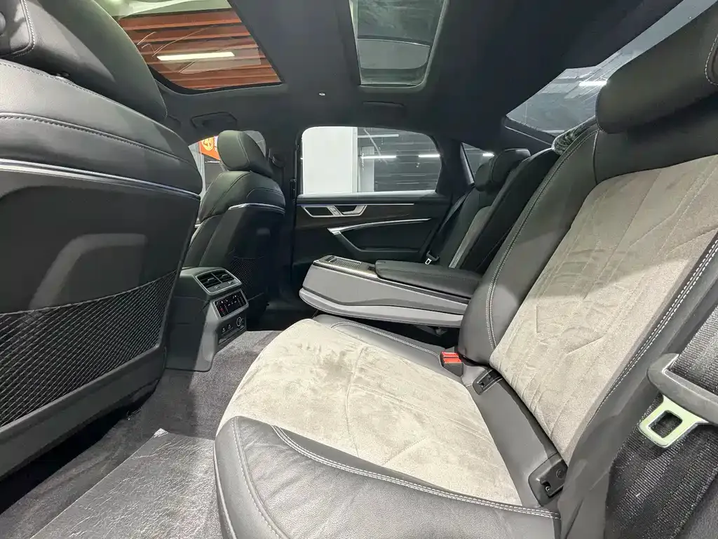 Audi A6L 2023 из CN, фото 9
