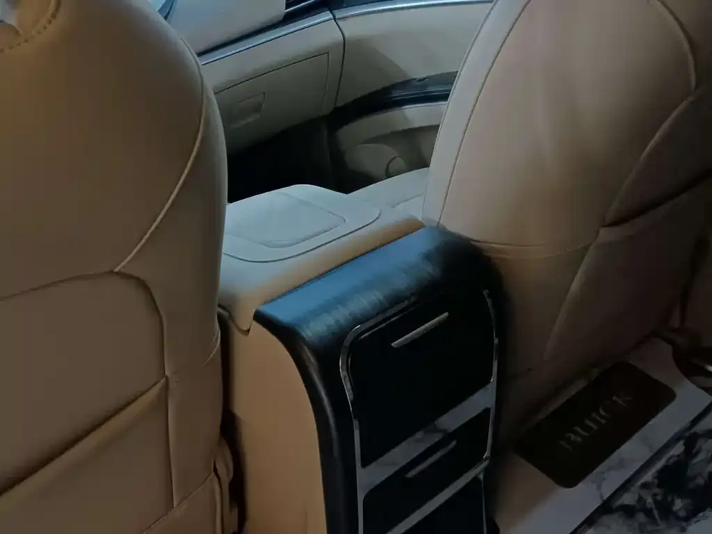 Buick GL8 2023 из CN, фото 10