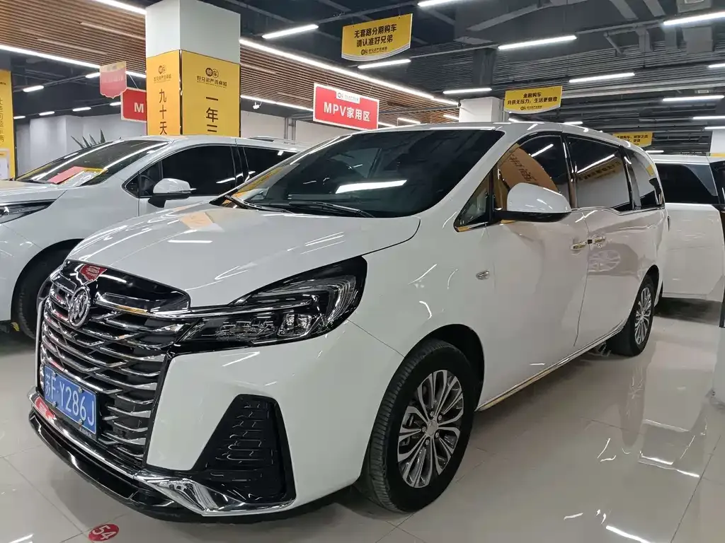 Buick GL8 2023 из CN, фото 2