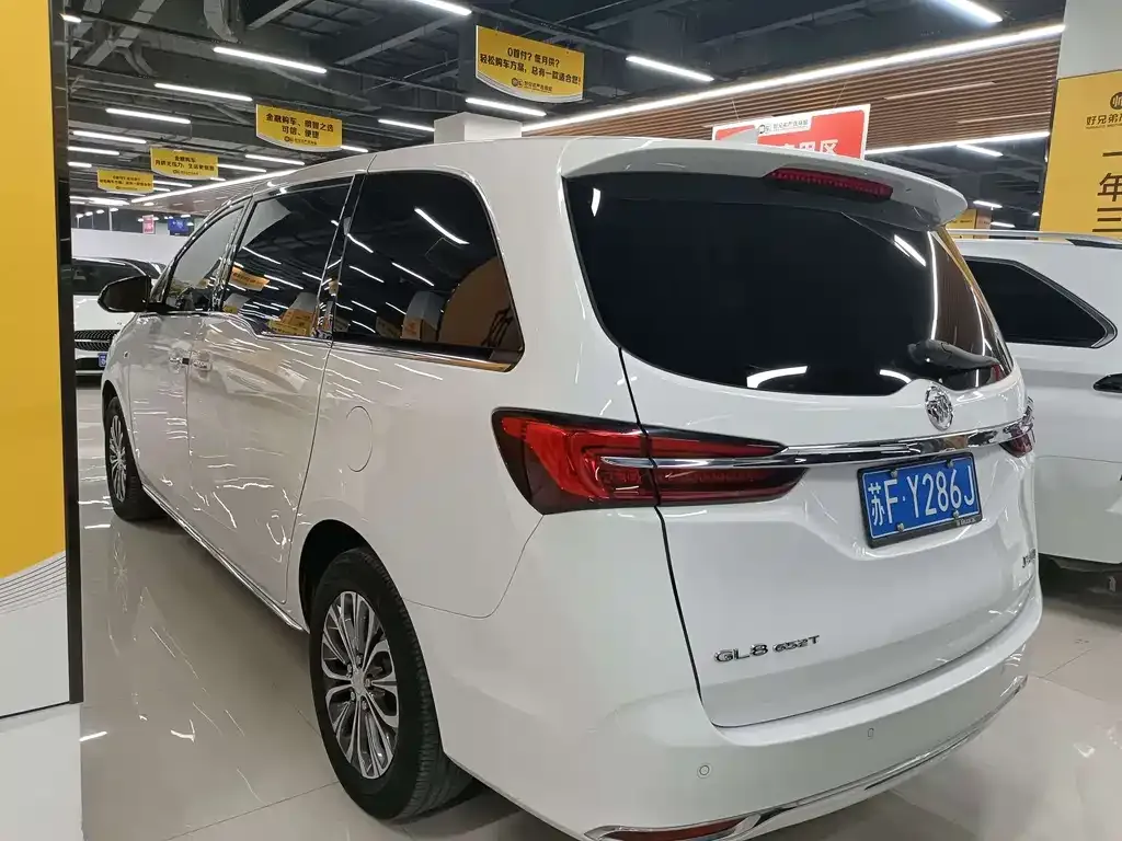 Buick GL8 2023 из CN, фото 3