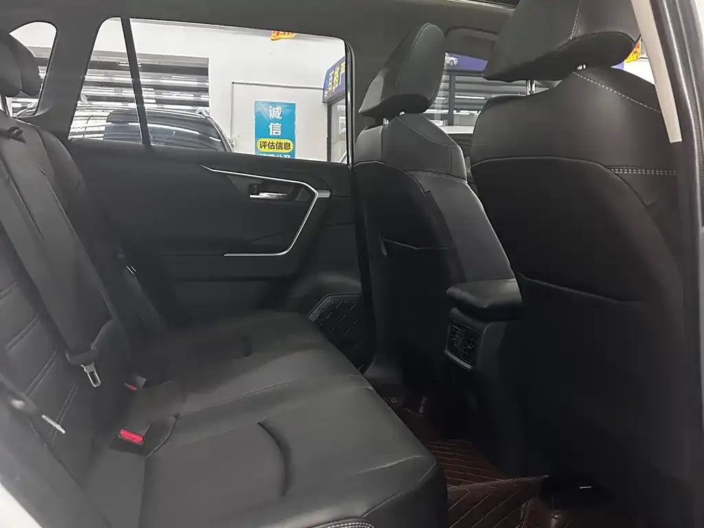 Toyota RAV4 2024 из CN, фото 10