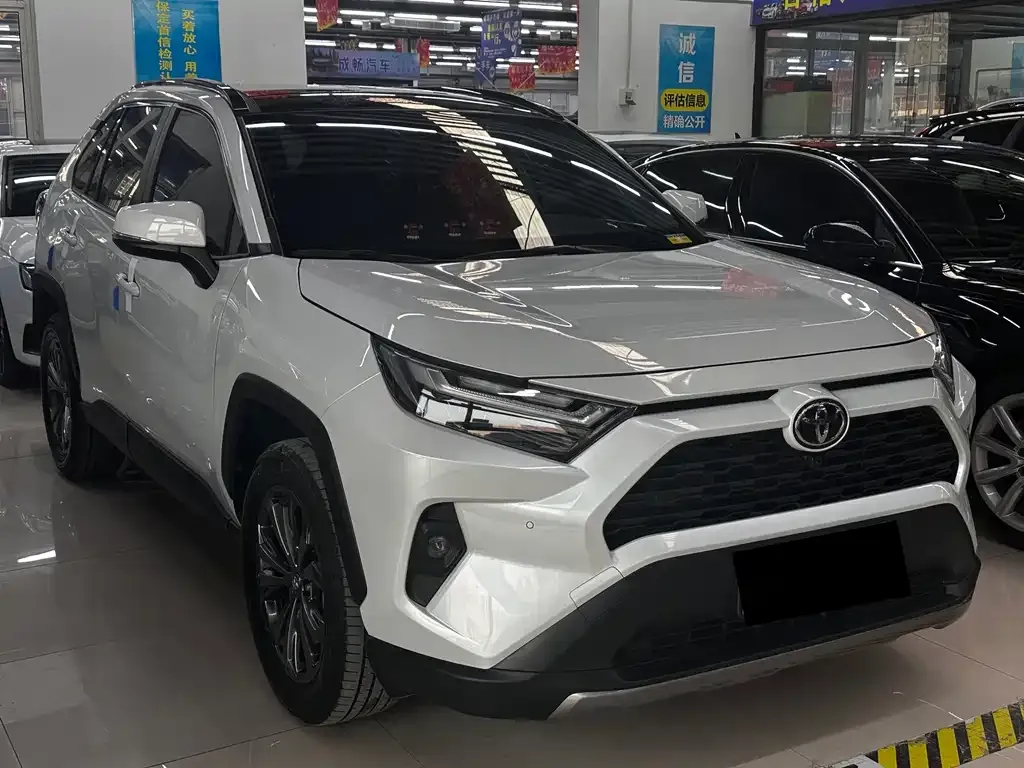 Toyota RAV4 2024 из CN, фото 3