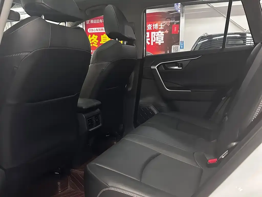 Toyota RAV4 2024 из CN, фото 9