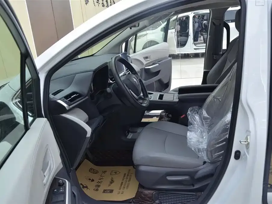 Toyota Granvia 2025 из CN, фото 4