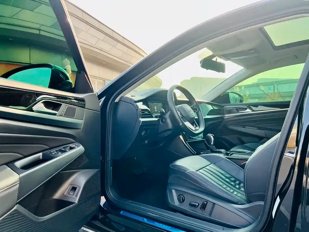 Volkswagen Passat 2023 из CN, фото 8