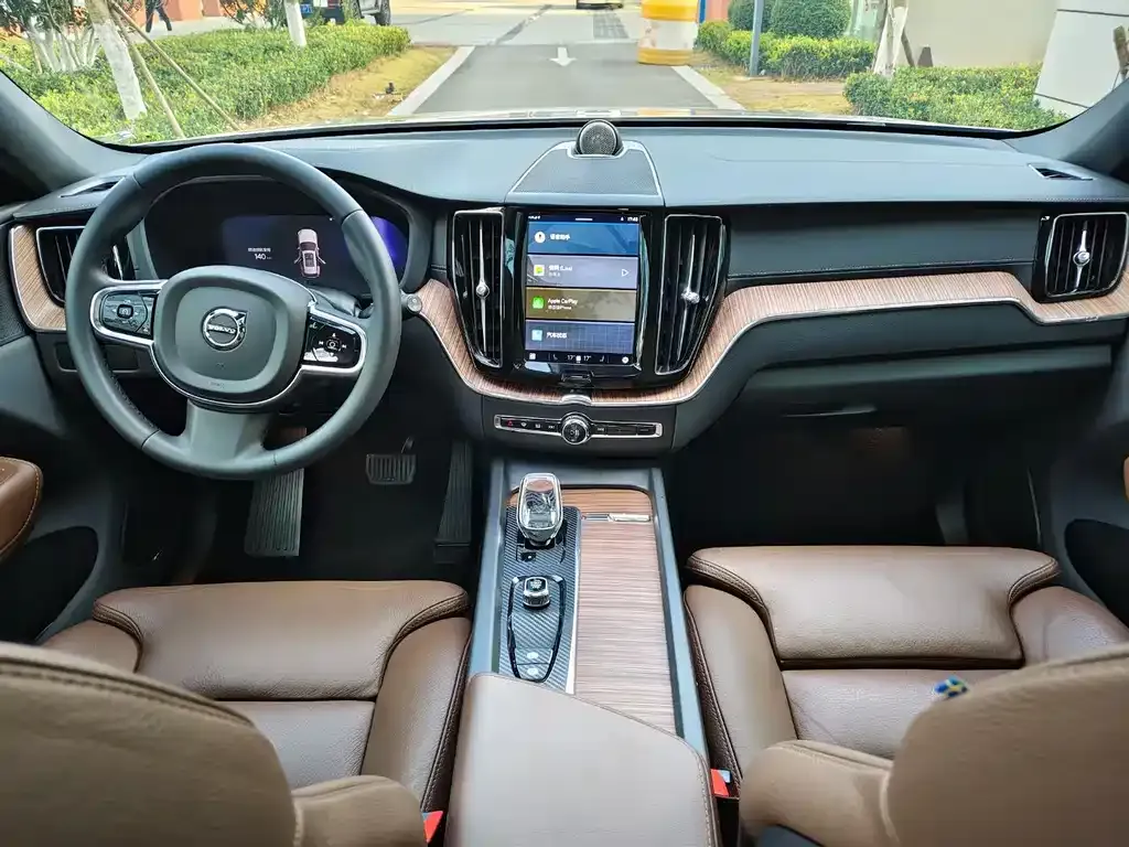 Volvo XC60 2023 из CN, фото 4