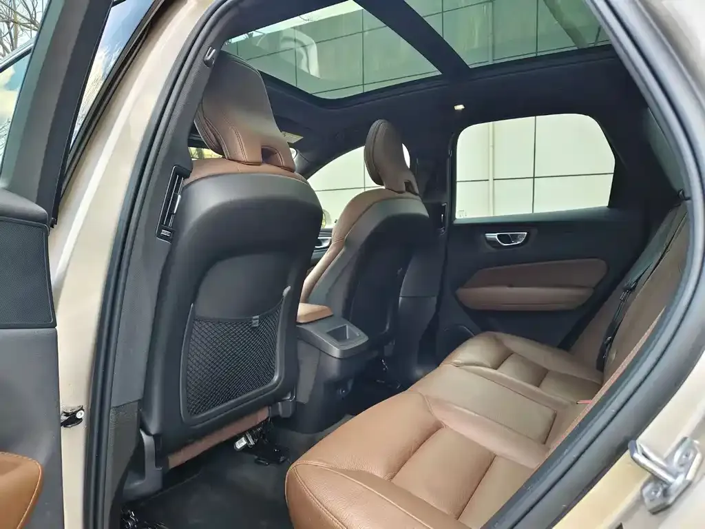 Volvo XC60 2023 из CN, фото 6
