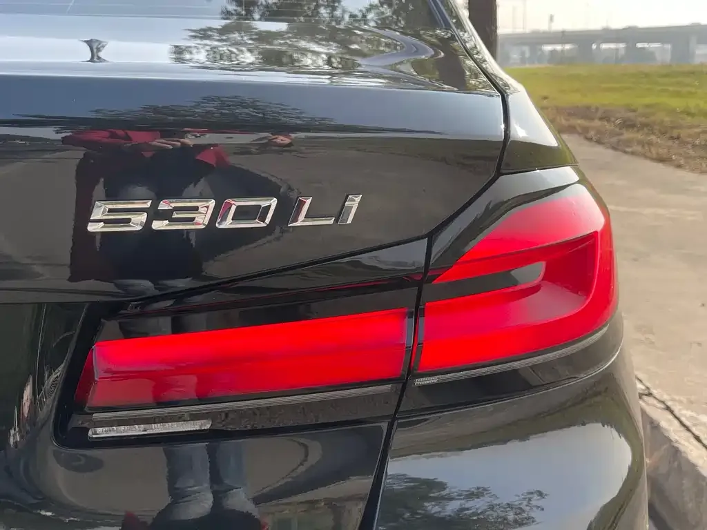 BMW 5 Series — фото 10