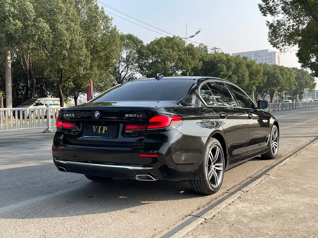 BMW 5 Series — фото 4
