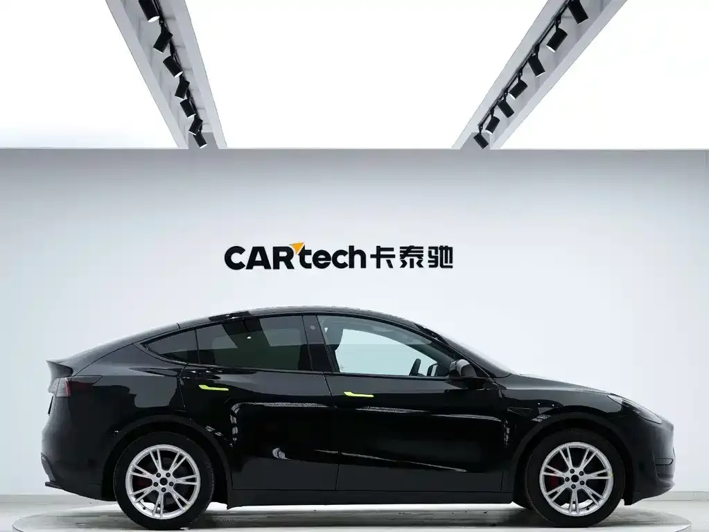 Tesla Model Y 2023 из CN, фото 2