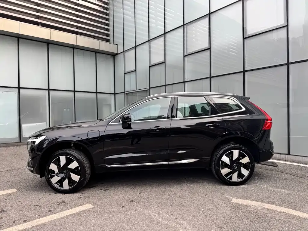 Volvo XC60 PHEV — фото 2