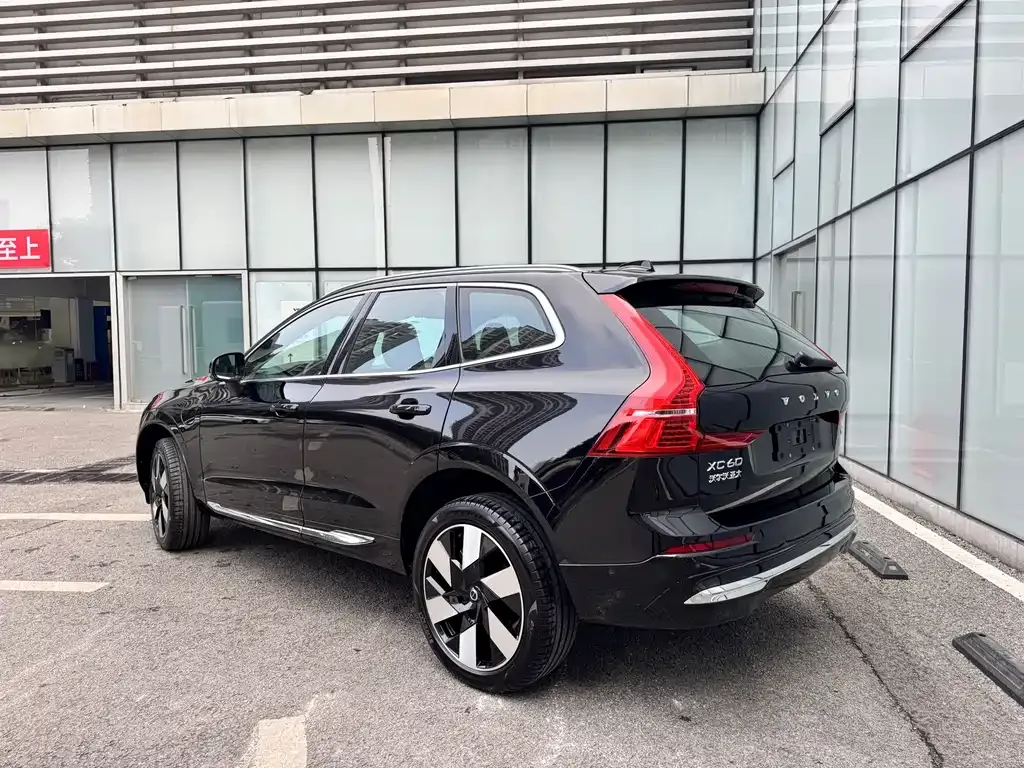 Volvo XC60 PHEV — фото 3