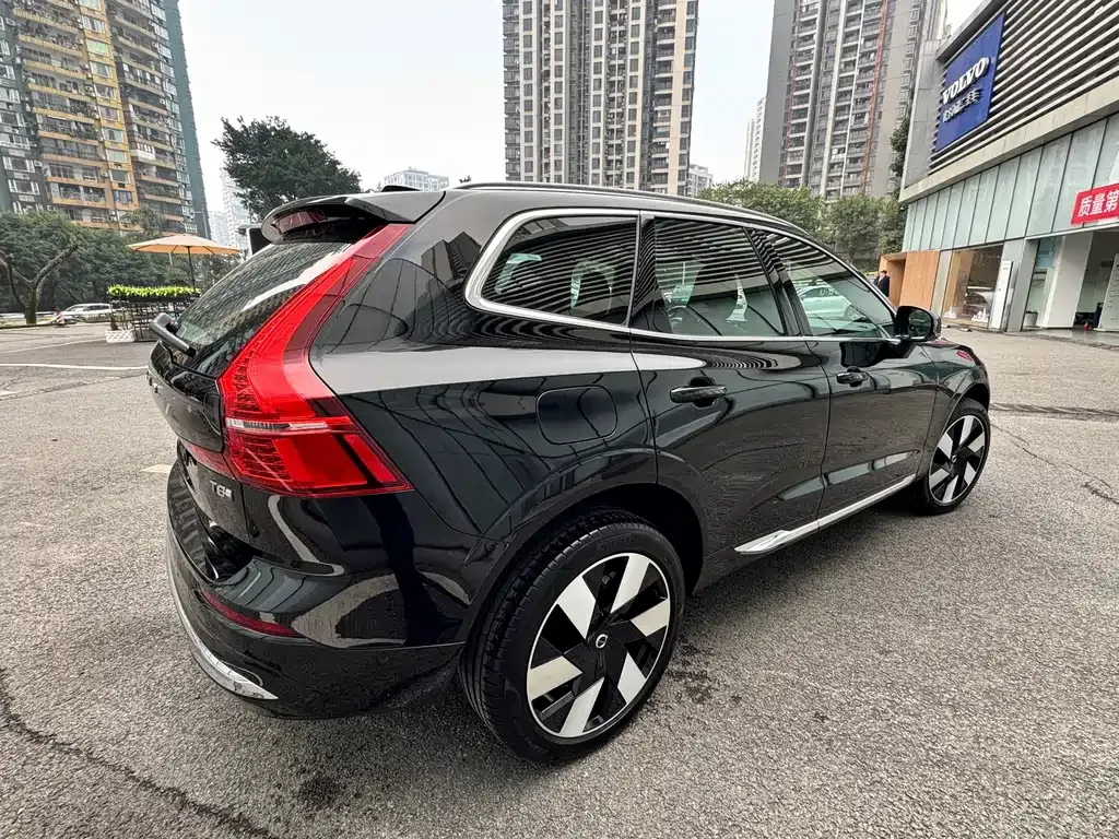 Volvo XC60 PHEV — фото 6