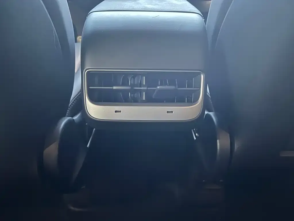 Tesla Model Y 2024 из CN, фото 9