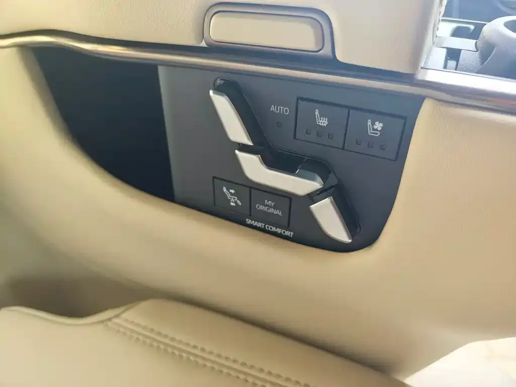 Toyota Vellfire 2023 из CN, фото 10