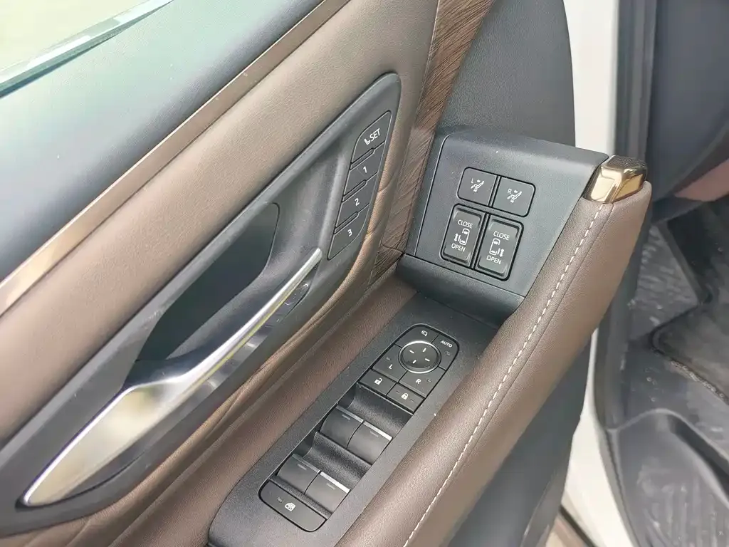 Toyota Vellfire 2023 из CN, фото 5