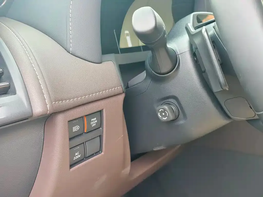 Toyota Vellfire 2023 из CN, фото 9