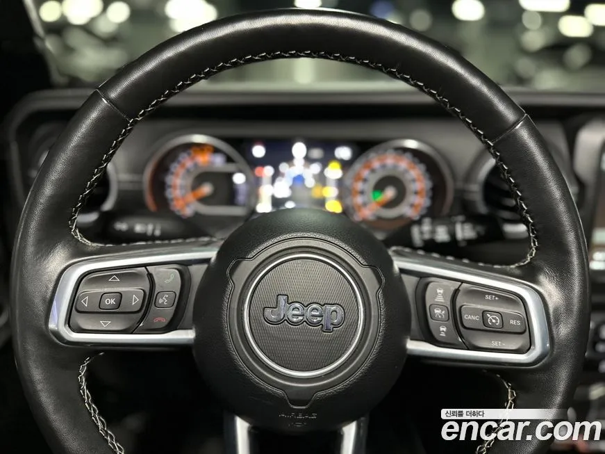 Jeep Wrangler — фото 10