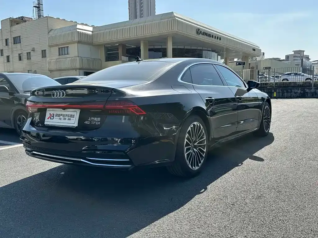 Audi A7L 2024 из CN, фото 9
