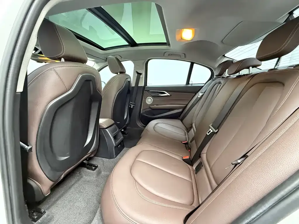 BMW 1 Series 2021 из CN, фото 8