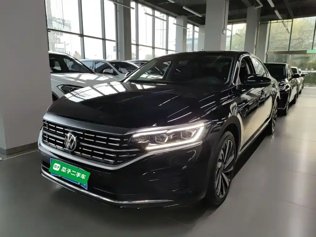 Volkswagen Passat — фото 1