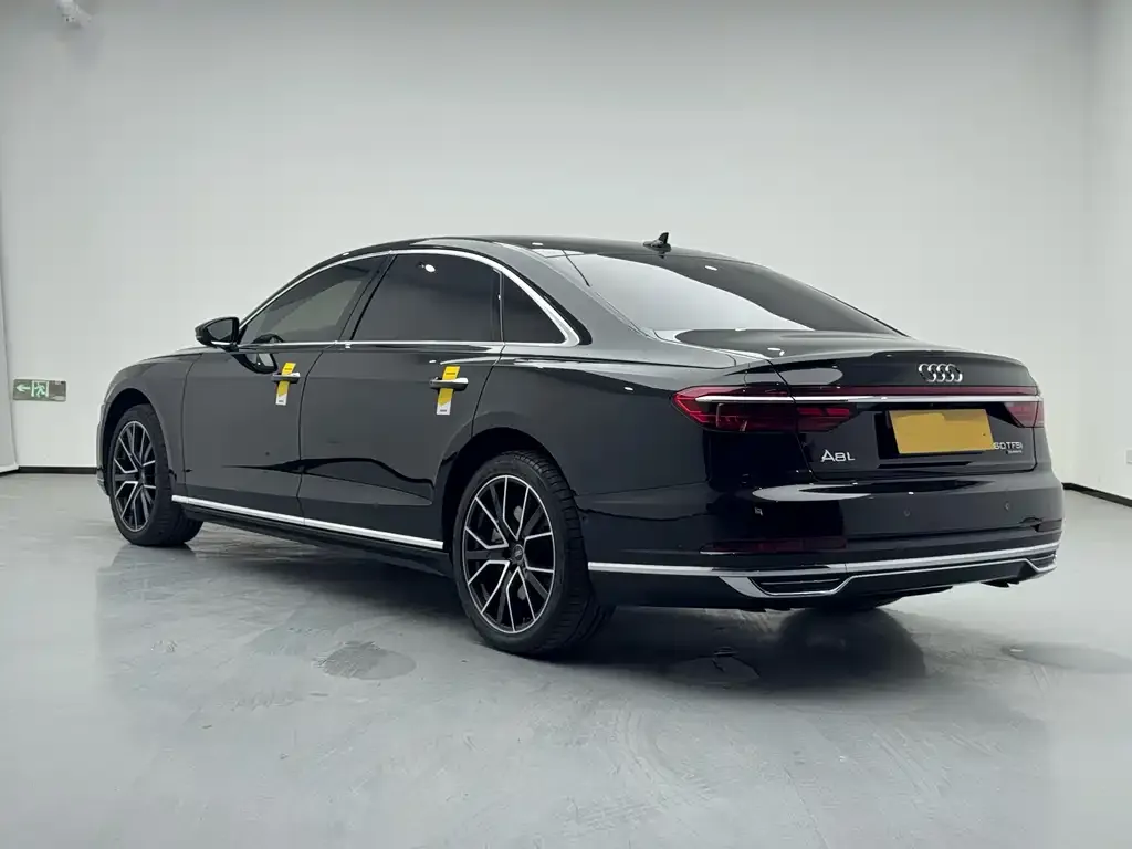 Audi A8 2022 из CN, фото 4