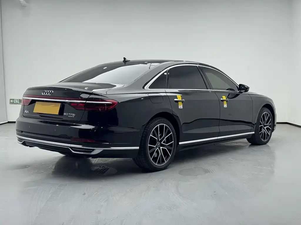 Audi A8 2022 из CN, фото 5
